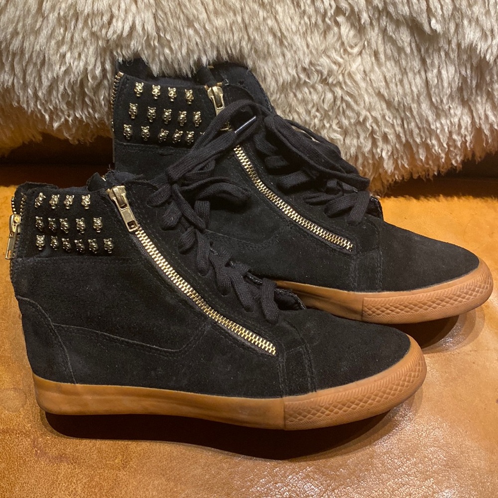 Betsey Johnson leather skull sneakers, 8